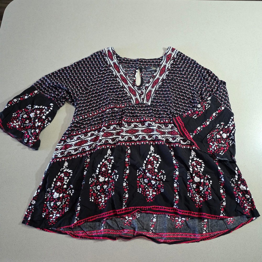 Suzanne Betro Women 1X Black Red Floral Paisley Bell Sleeve V-Neck Tunic Top
